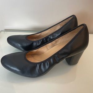 Naturalizer Black Comfort Heels Thick Padded Toe Size 10 Man-Made Material